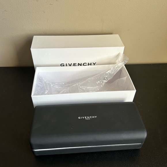 ❌SOLD❌Givenchy Sunglasses - Picture 9 of 10